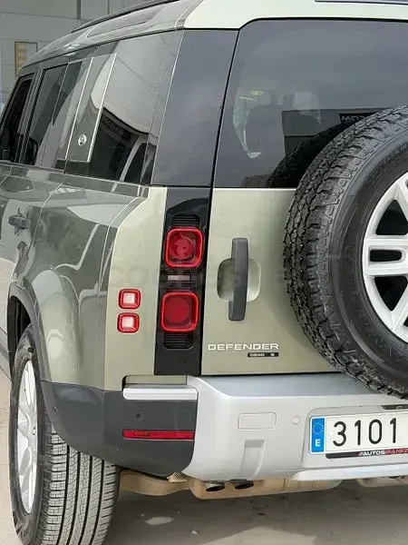 Usado Land Rover Defender 240 CV (176 kW) 2020 Verde SUV