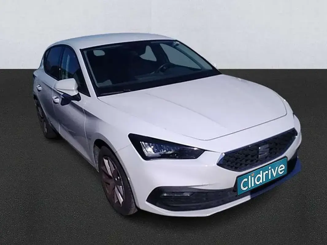 Używany Seat Leon Style 116 KM (85 kW) 2022 Biały Hatchback