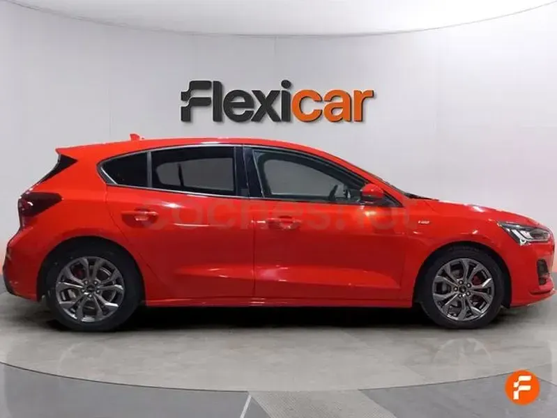 Usado Ford Focus ST-Line 125 CV (91 kW) 2022 Rojo Berlina