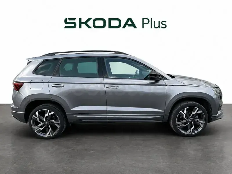 Usado Skoda Karoq SportLine 150 CV (110 kW) 2025 Gris / plata SUV