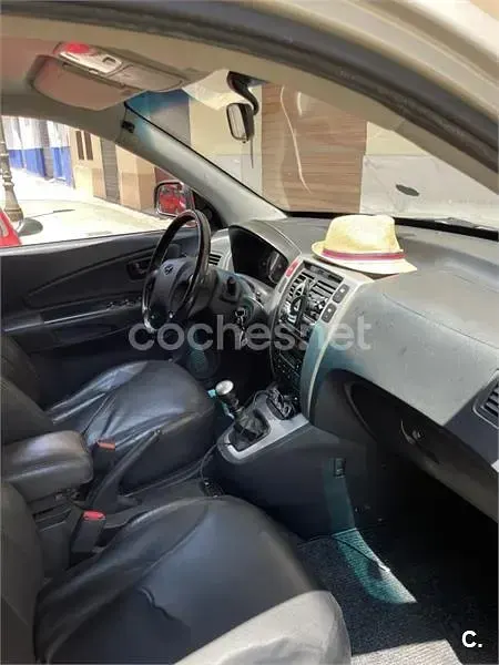 Usado Hyundai Tucson Comfort 140 CV (102 kW) 2008 Gris / plata SUV