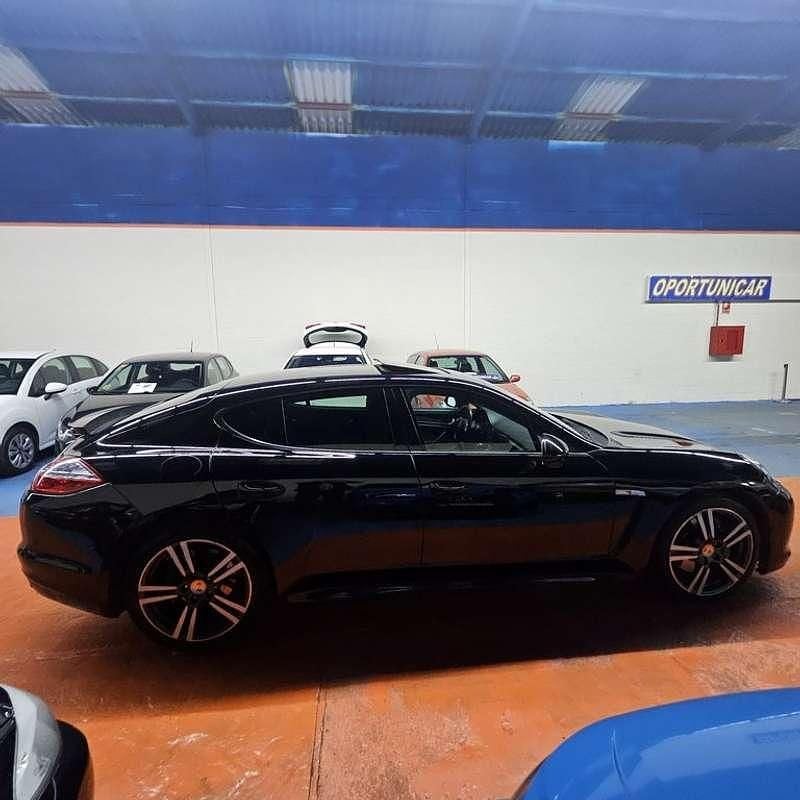 Begagnad Porsche Panamera 249 HK (183 kW) 2012 Svart Halvkombi