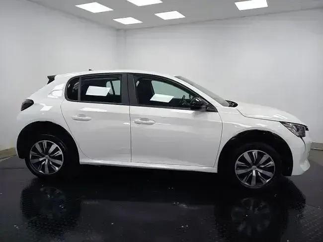 Usado Peugeot e-208 Active 100 kW (136 HP) 2022 Branco Citadino