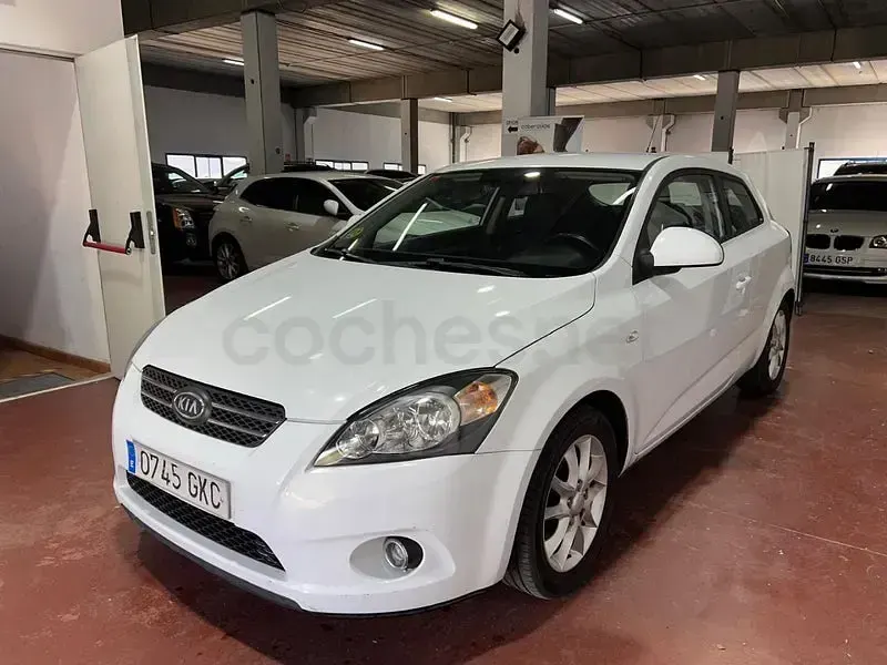 Usado Kia ProCeed 140 CV (102 kW) 2008 Azul Utilitario