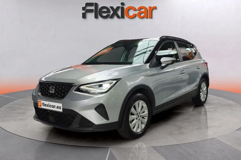 Usado Seat Arona Style 111 CV (81 kW) 2023 Gris SUV