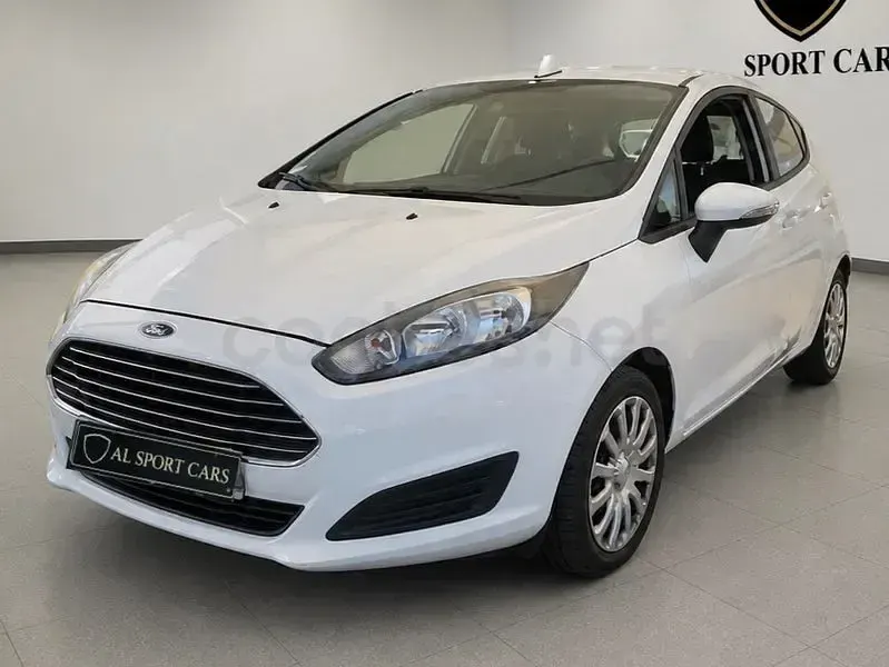 Usado Ford Fiesta Trend 75 CV (55 kW) 2015 Blanco Utilitario