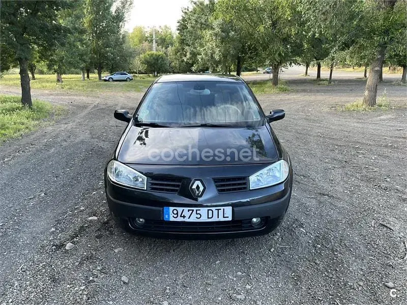 Usado Renault Mégane Dynamique 120 CV (88 kW) 2006 Negro Berlina