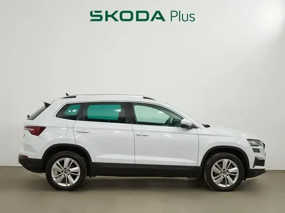 Usado Skoda Karoq Selection 150 CV (110 kW) 2025 Blanco SUV