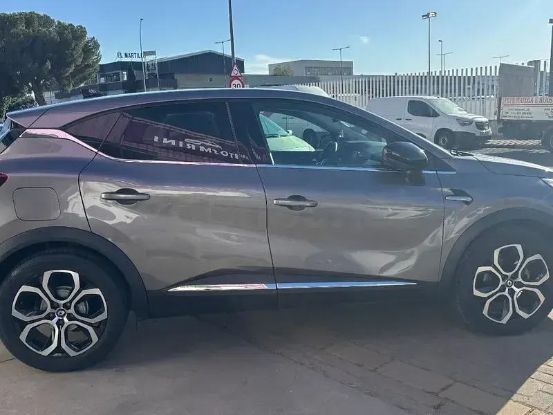 Usado Renault Captur Zen 145 CV (106 kW) 2021 Gris / plata SUV