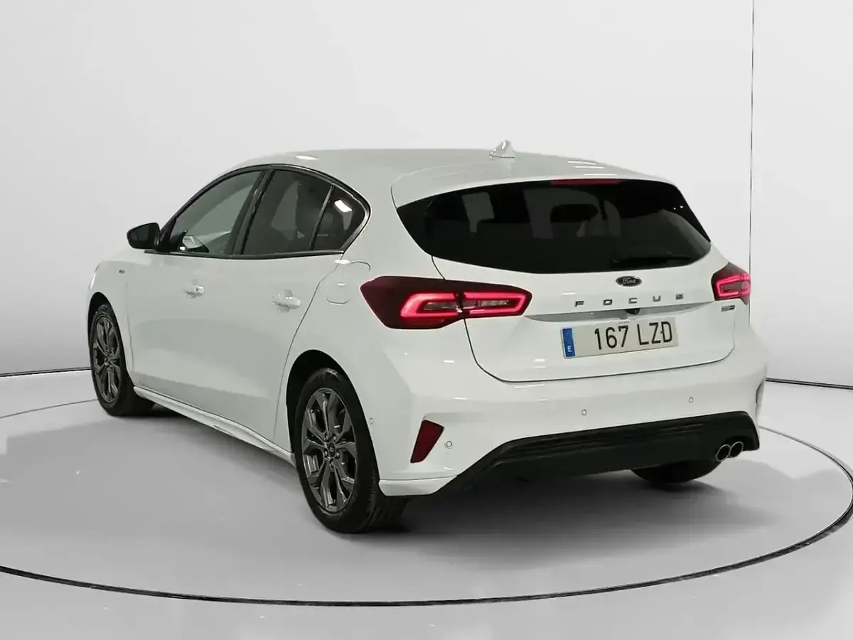 Usado Ford Focus ST-Line 125 CV (91 kW) 2022 Blanco Familiar