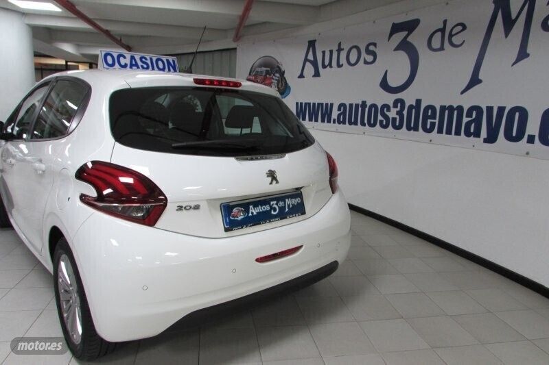 Usado Peugeot 208 85 CV (62 kW) 2019 Blanco Utilitario