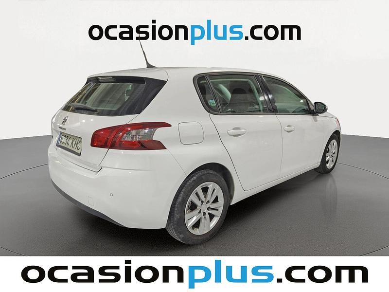 Usado Peugeot 308 Active 100 CV (73 kW) 2018 Blanco
