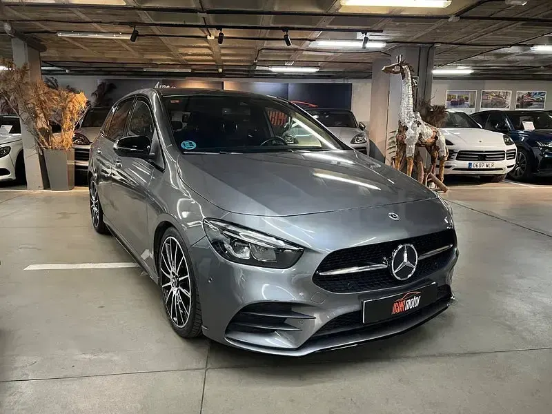Usado Mercedes B200 150 CV (110 kW) 2021 Gris / plata Utilitario