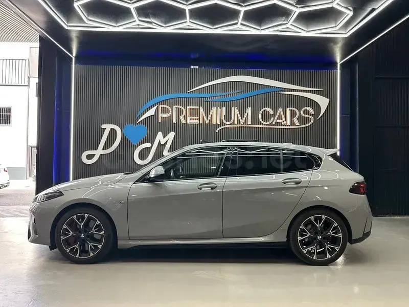 Usado BMW 120 M Sport 170 CV (125 kW) 2025 Gris / plata Utilitario