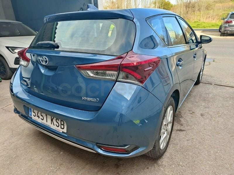 Usado Toyota Auris Hybrid Business Edition 136 CV (100 kW) 2018 Azul Berlina