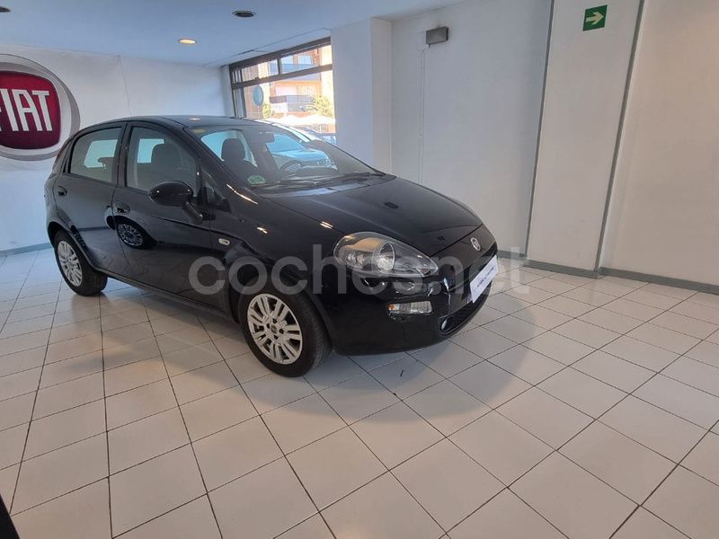 Negro Usado 2016 Fiat Punto Easy Utilitario | 7490 € (Un poco caro) - Imagen 1/4