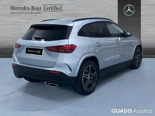 Usado Mercedes GLA200 163 CV (119 kW) 2025 Plata hightech SUV