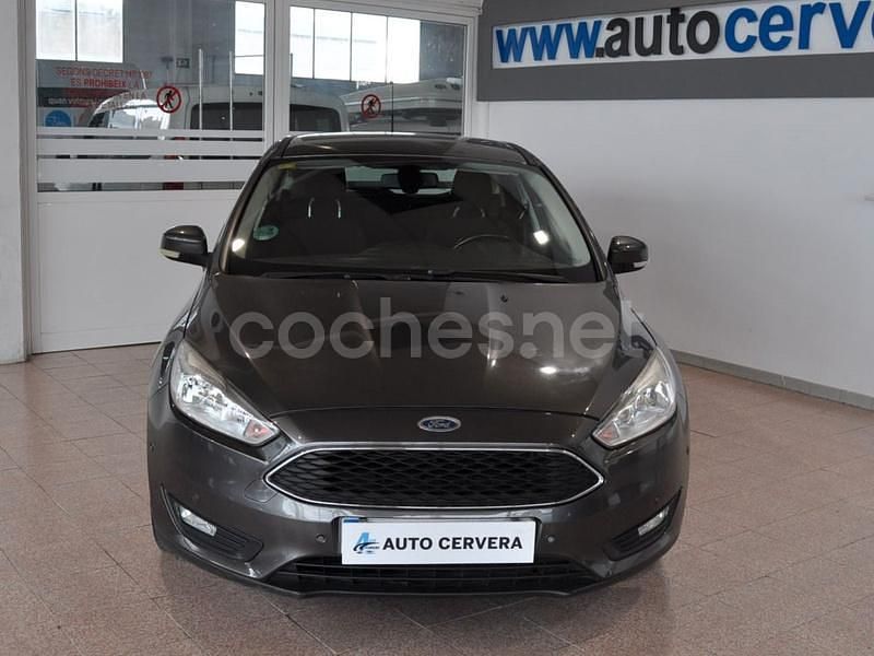 Usado Ford Focus Titanium 125 CV (91 kW) 2015 Gris / plata Berlina