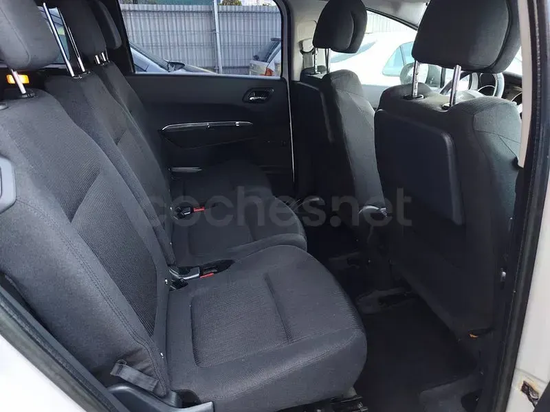 Usado Peugeot 5008 Access 112 CV (82 kW) 2012 Blanco Monovolumen