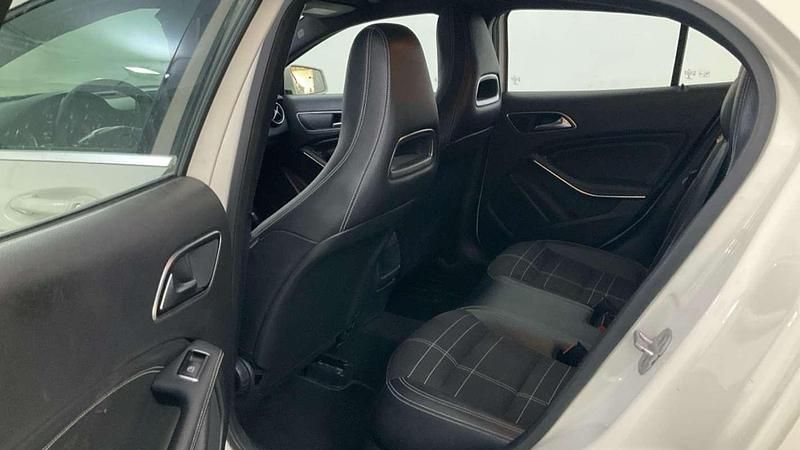 Usado Mercedes GLA200 Urban 136 CV (100 kW) 2015 Blanco SUV