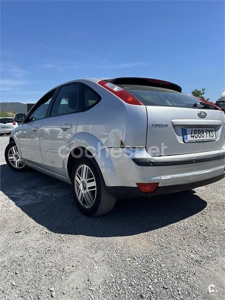 Begagnad Ford Focus Ghia 115 HK (84 kW) 2007 Grå Sedan
