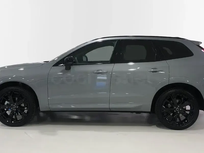 Nuevo Volvo XC60 Plus 250 CV (183 kW) 2026 Gris / plata SUV