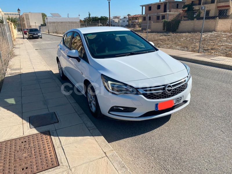 Usado Opel Astra Dynamic 110 CV (80 kW) 2016 Blanco Berlina