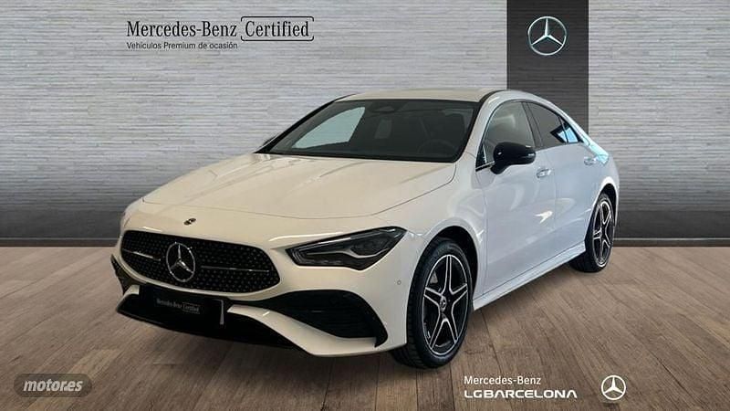 Blanco Usado 2024 Mercedes CLA250e AMG line Berlina | 42.900 € (Un poco caro) - Imagen 1/4
