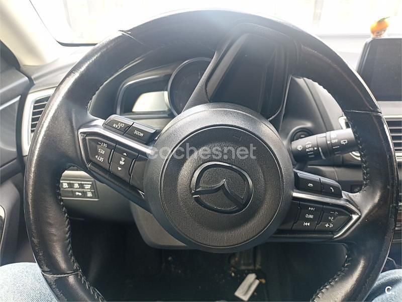 Usado Mazda 3 Luxury 150 CV (110 kW) 2017 Granate Berlina