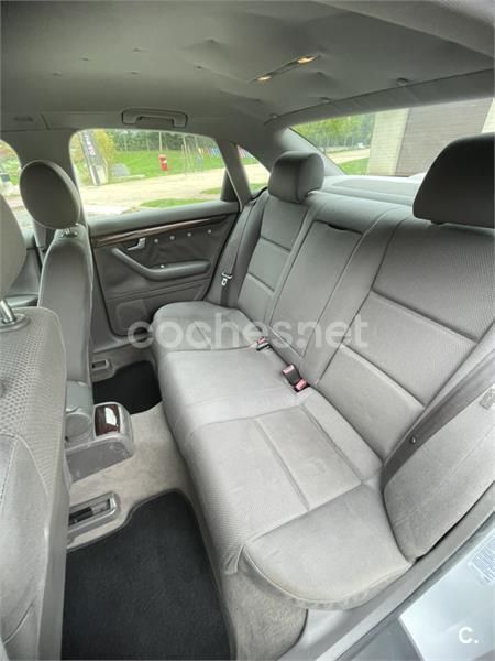 Usado Audi A4 130 CV (95 kW) 2001 Gris / plata Berlina