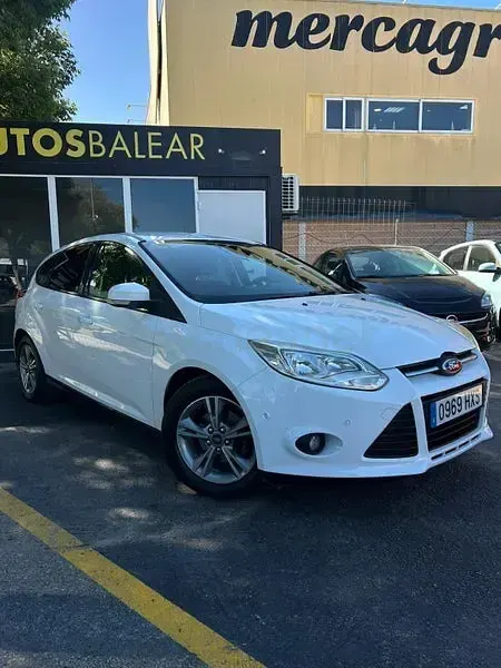 Usado Ford Focus 125 CV (91 kW) 2014 Blanco Berlina