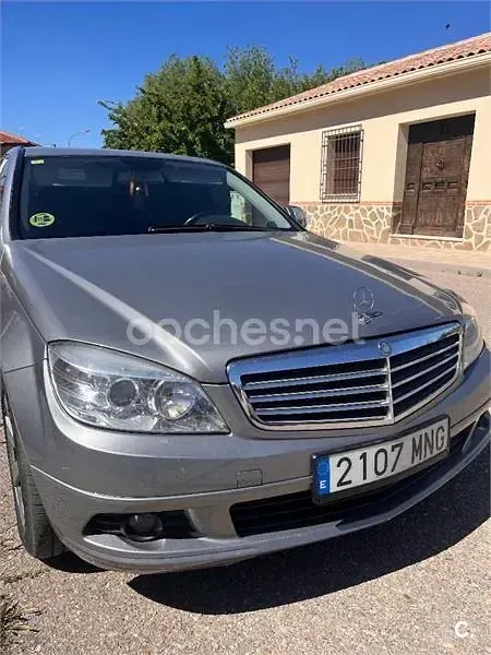 Usado Mercedes C220 Elegance 150 CV (110 kW) 2008 Gris / plata Berlina