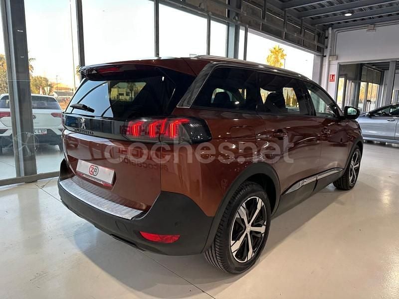 Usado Peugeot 5008 Allure 130 CV (95 kW) 2021 Marrón Monovolumen