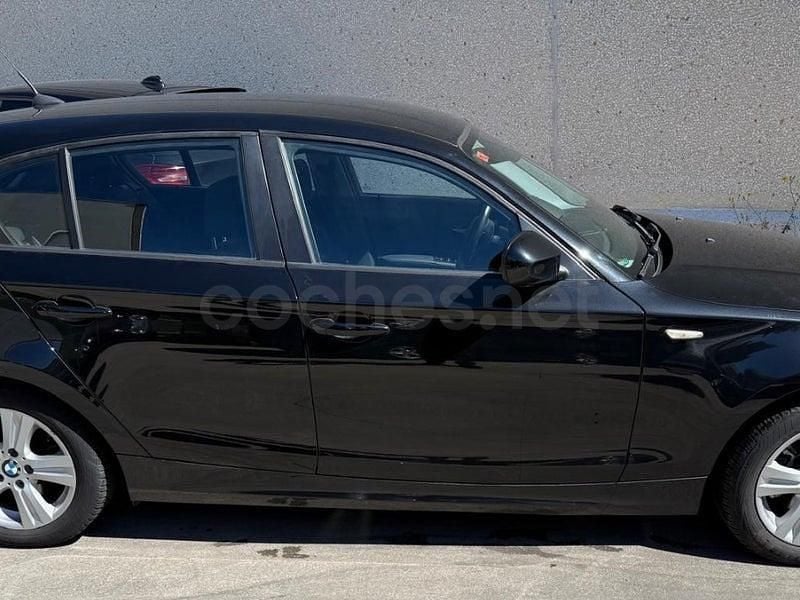 Usado BMW 118 Advantage 143 CV (105 kW) 2010 Negro Utilitario
