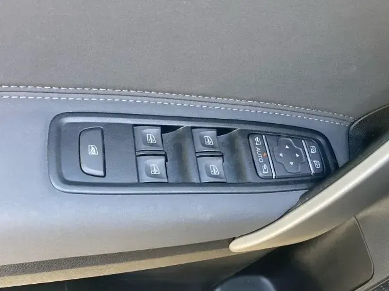 Usado Mercedes T180 116 CV (85 kW) 2025 Gris / plata Monovolumen