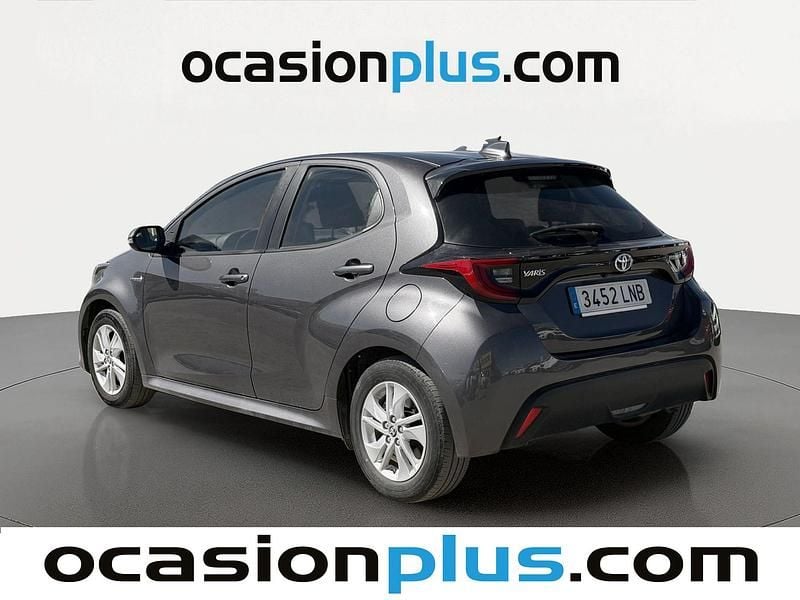 Usado Toyota Yaris Hybrid Active 116 CV (85 kW) 2021 Gris Utilitario