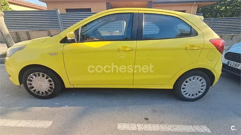 Usado Ford Ka Plus 70 CV (51 kW) 2018 Amarillo Utilitario
