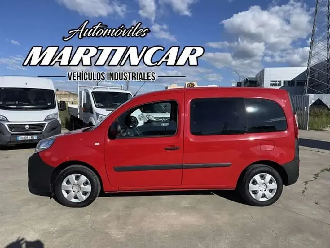 Usado Renault Kangoo Authentique 58 CV (42 kW) 2020 Rojo Monovolumen