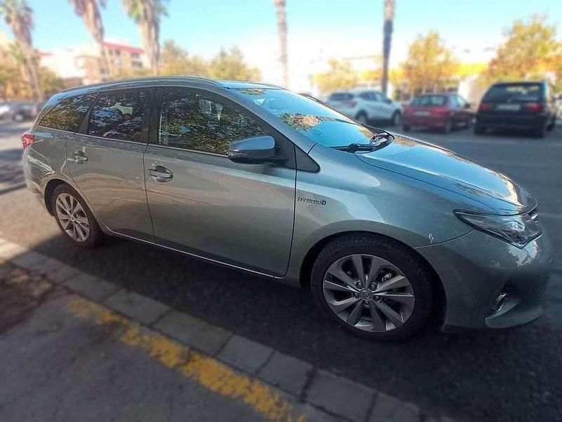Usado Toyota Auris Touring Sports Advance 136 CV (100 kW) 2014 Gris Familiar