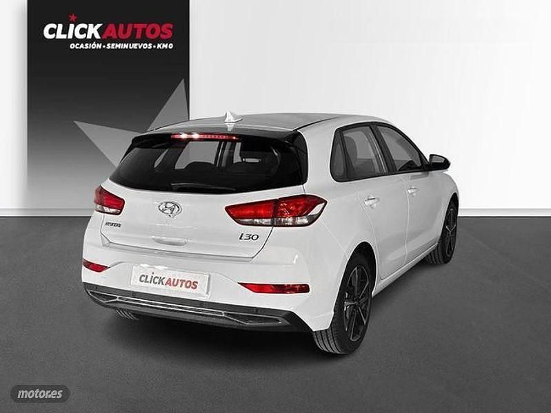 Usado Hyundai i30 110 CV (80 kW) 2024 Blanco