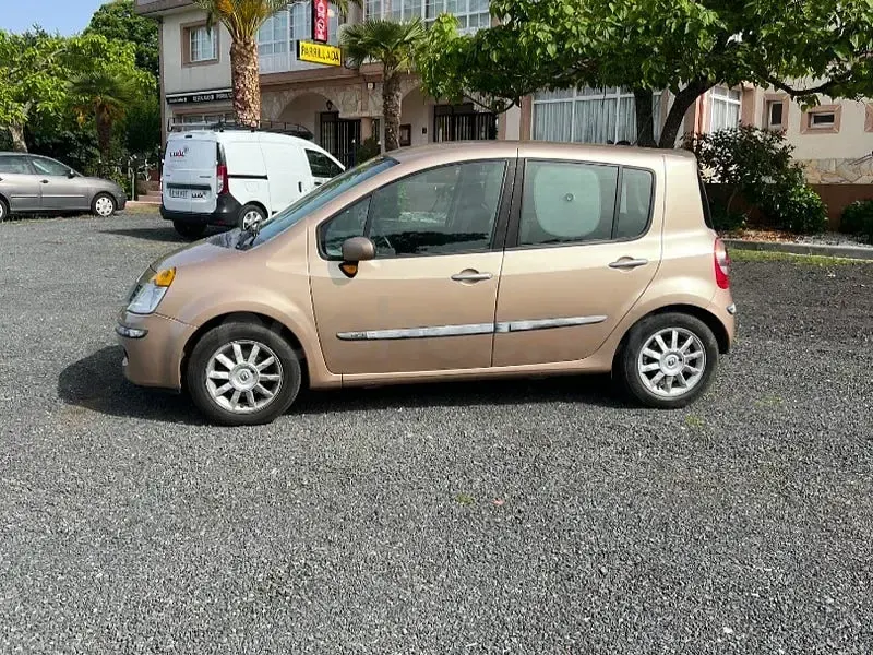 Usado Renault Modus Dynamique 80 CV (58 kW) 2004 Beige Monovolumen