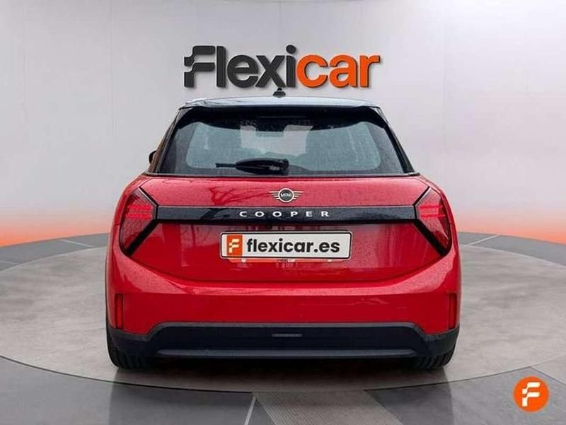 Usado Mini Cooper 114 kW (156 CV) 2025 Rojo Utilitario