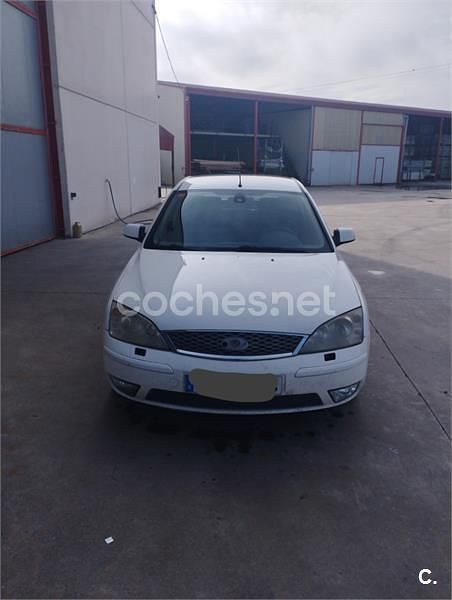 Usado Ford Mondeo Trend 115 CV (84 kW) 2005 Blanco Berlina