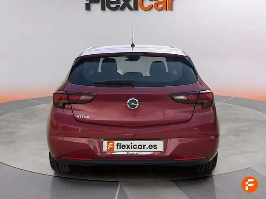 Usado Opel Astra Business Elegance 131 CV (96 kW) 2020 Rojo Familiar