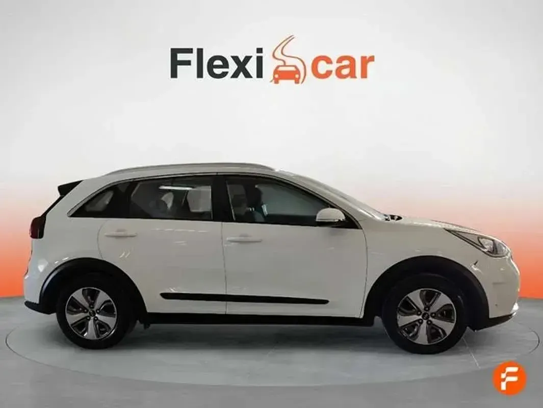 Usado Kia Niro 141 HP (103 kW) 2019 Branco SUV