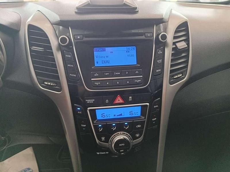 Usado Hyundai i30 GO! 101 CV (74 kW) 2014 Gris Utilitario