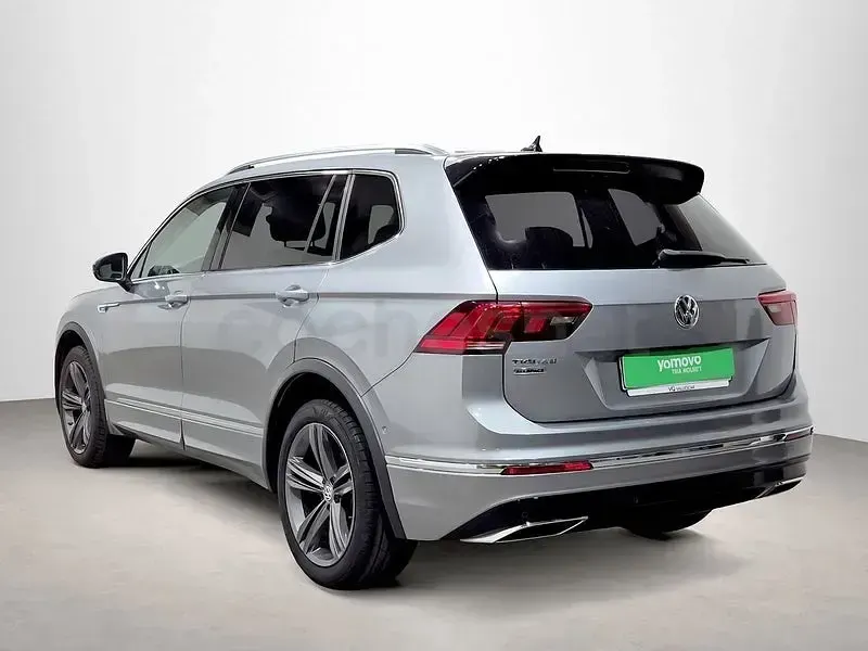 Usado VW Tiguan Allspace Advance 150 CV (110 kW) 2021 Gris / plata SUV