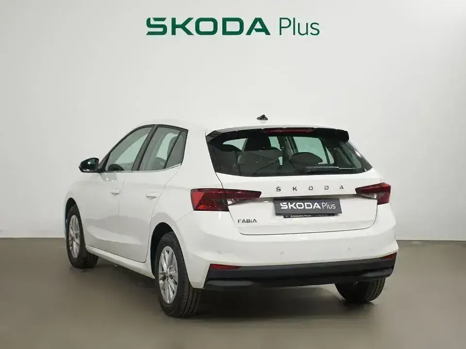 Usado Skoda Fabia Ambition 80 CV (58 kW) 2022 Blanco Utilitario