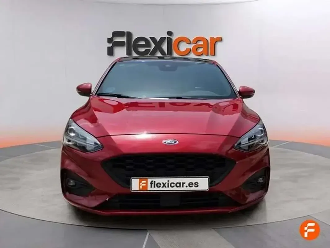 Usado Ford Focus ST-Line 125 CV (91 kW) 2018 Rojo Utilitario