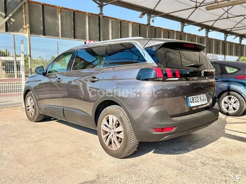Usado Peugeot 5008 Active 130 CV (95 kW) 2018 Gris / plata SUV
